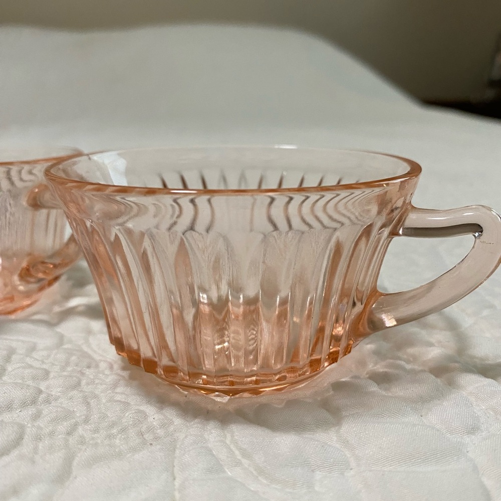 Elegant Pink Depression Glass Teacup Set of 4. 
Manufactured by Anchor Hocking. - Picture 7 of 8